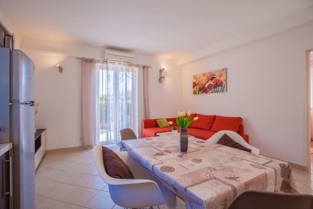 Apartman Madlen Cres Exteriör bild