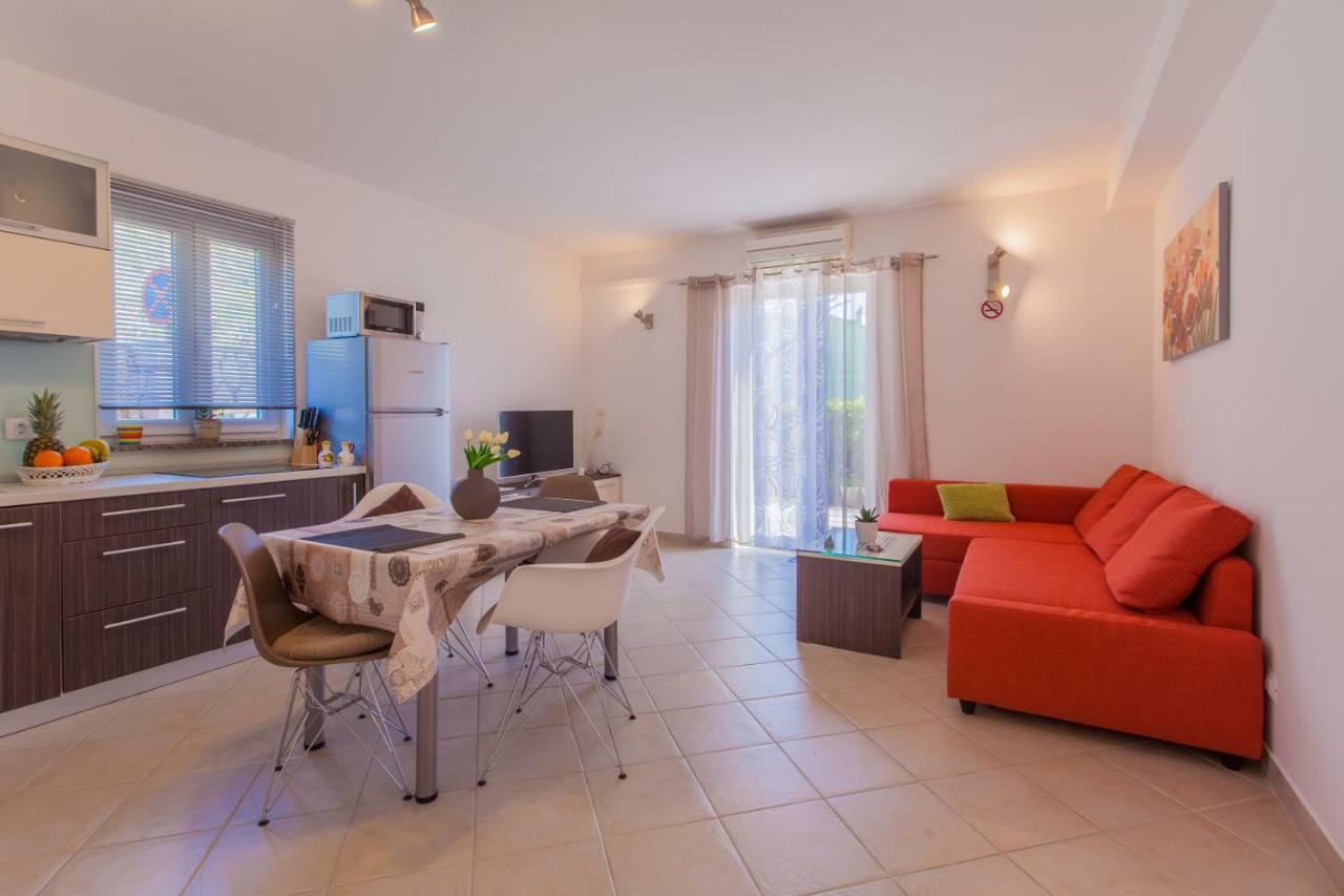 Apartman Madlen Cres Exteriör bild