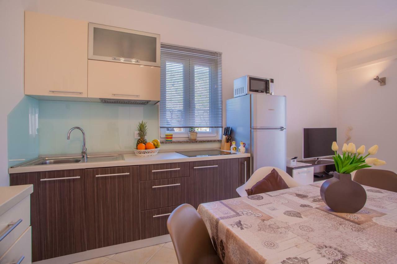 Apartman Madlen Cres Exteriör bild