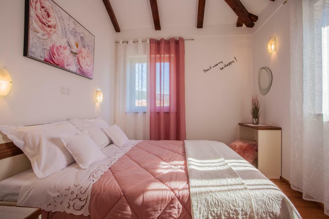 Apartman Madlen Cres Exteriör bild