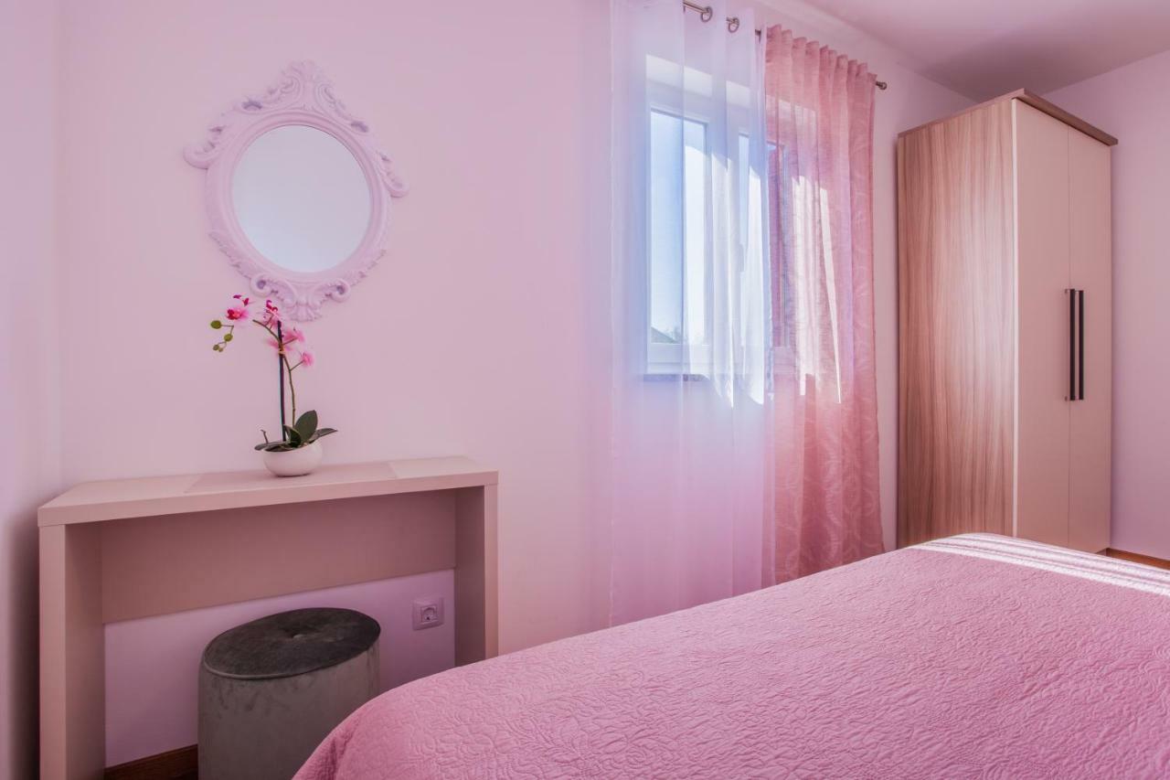 Apartman Madlen Cres Exteriör bild