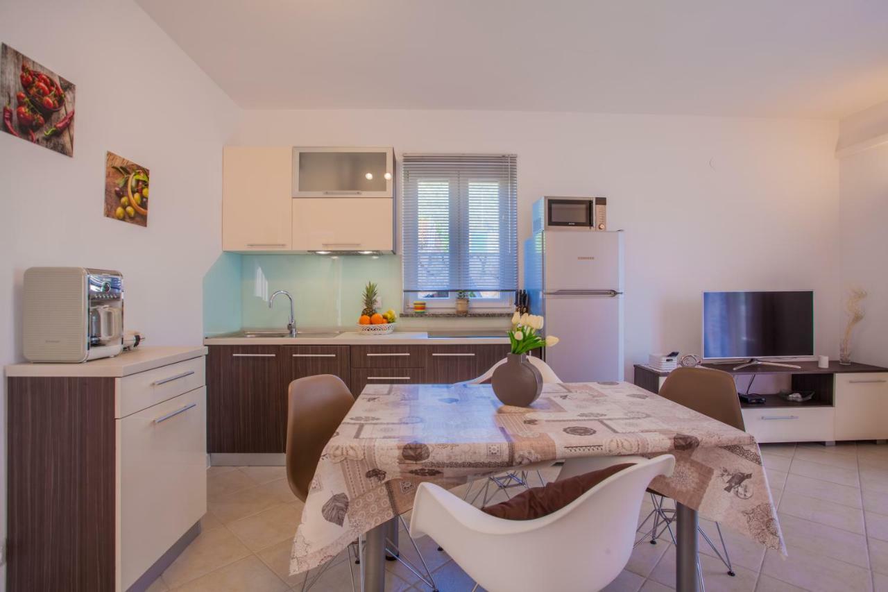 Apartman Madlen Cres Exteriör bild