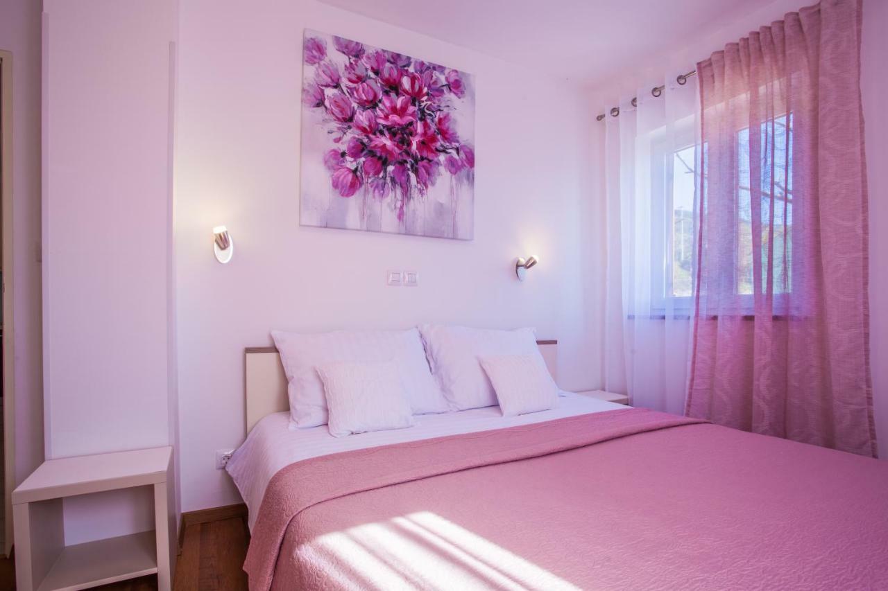Apartman Madlen Cres Exteriör bild