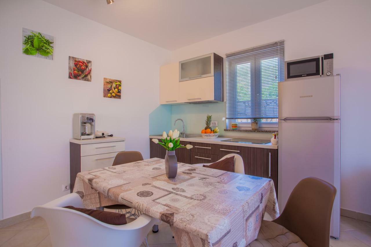 Apartman Madlen Cres Exteriör bild