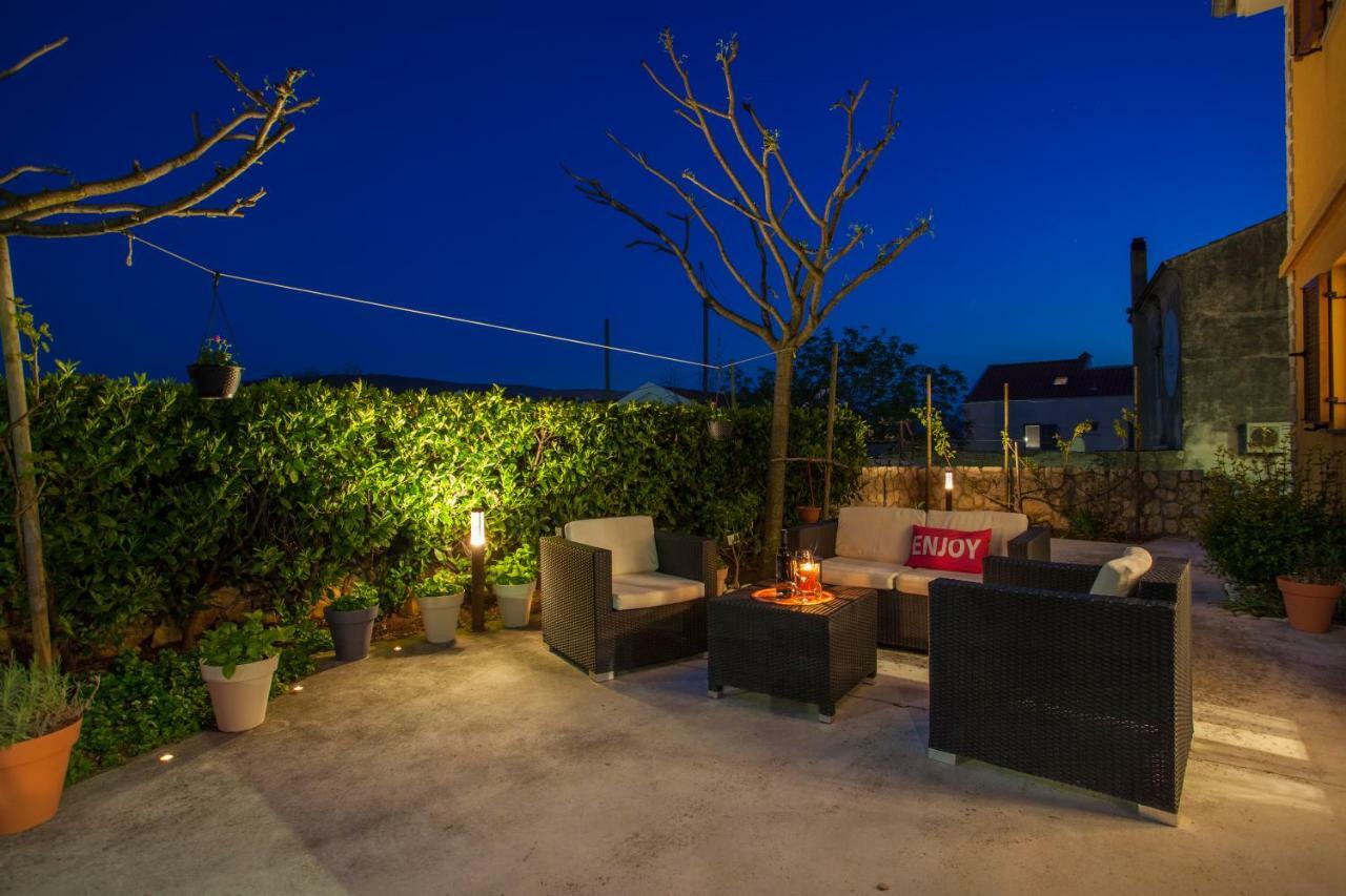 Apartman Madlen Cres Exteriör bild