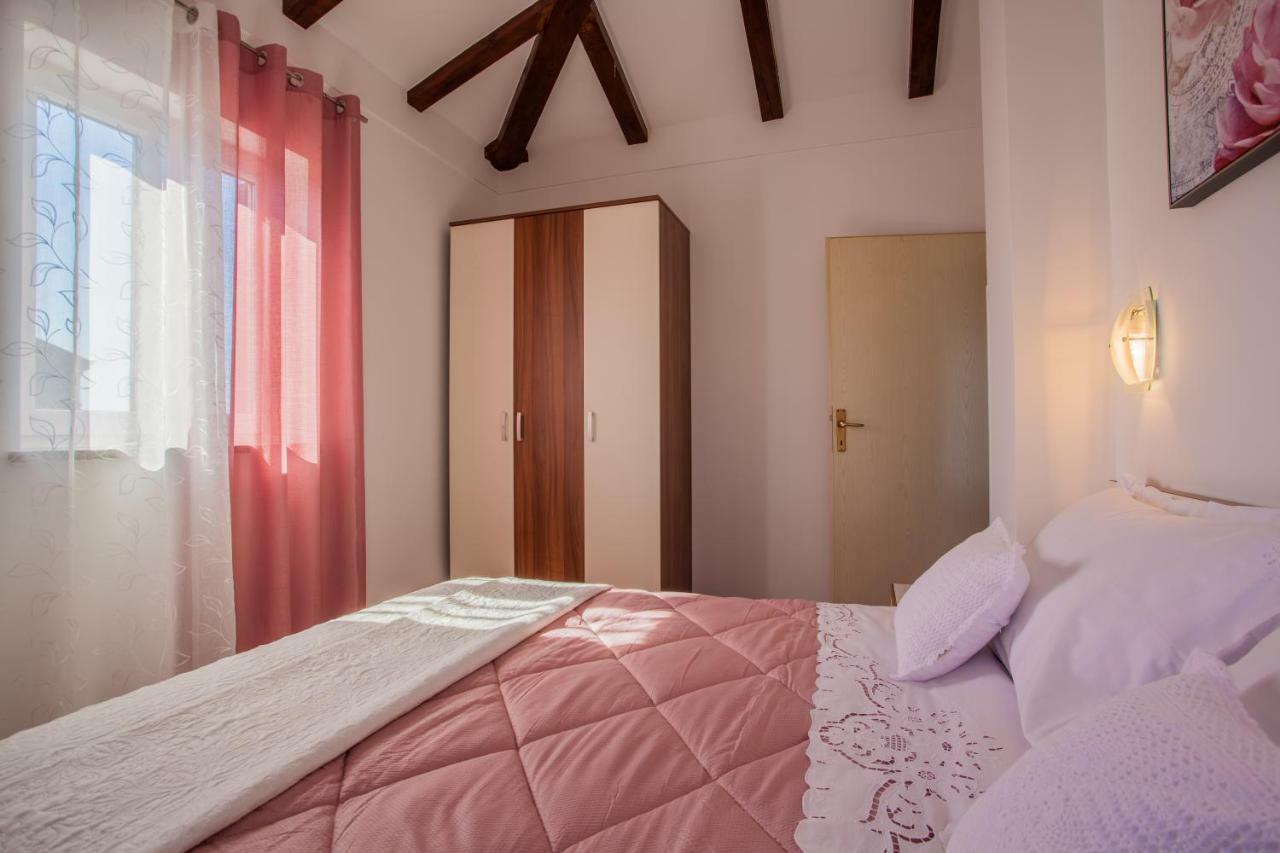 Apartman Madlen Cres Exteriör bild