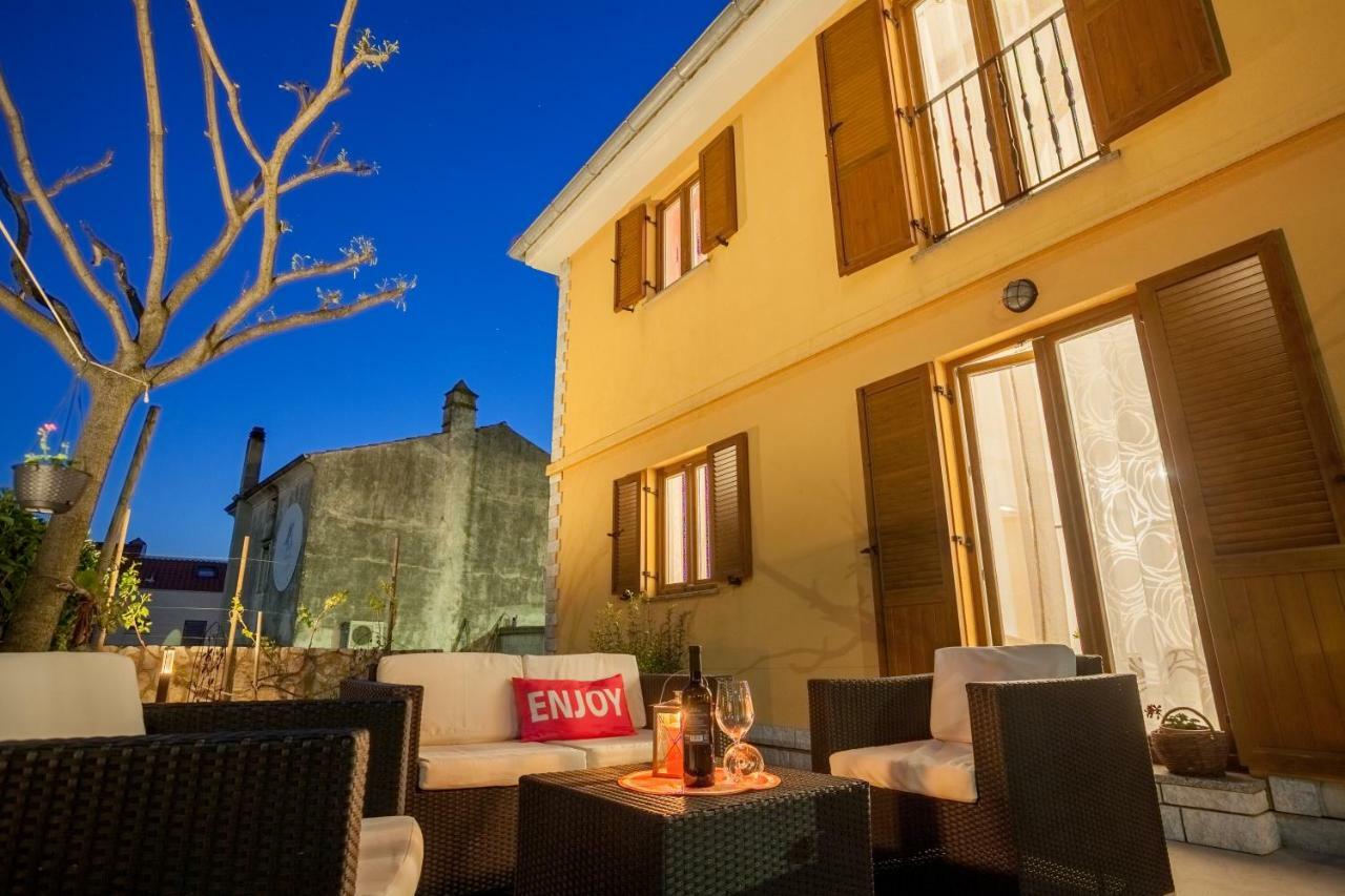 Apartman Madlen Cres Exteriör bild