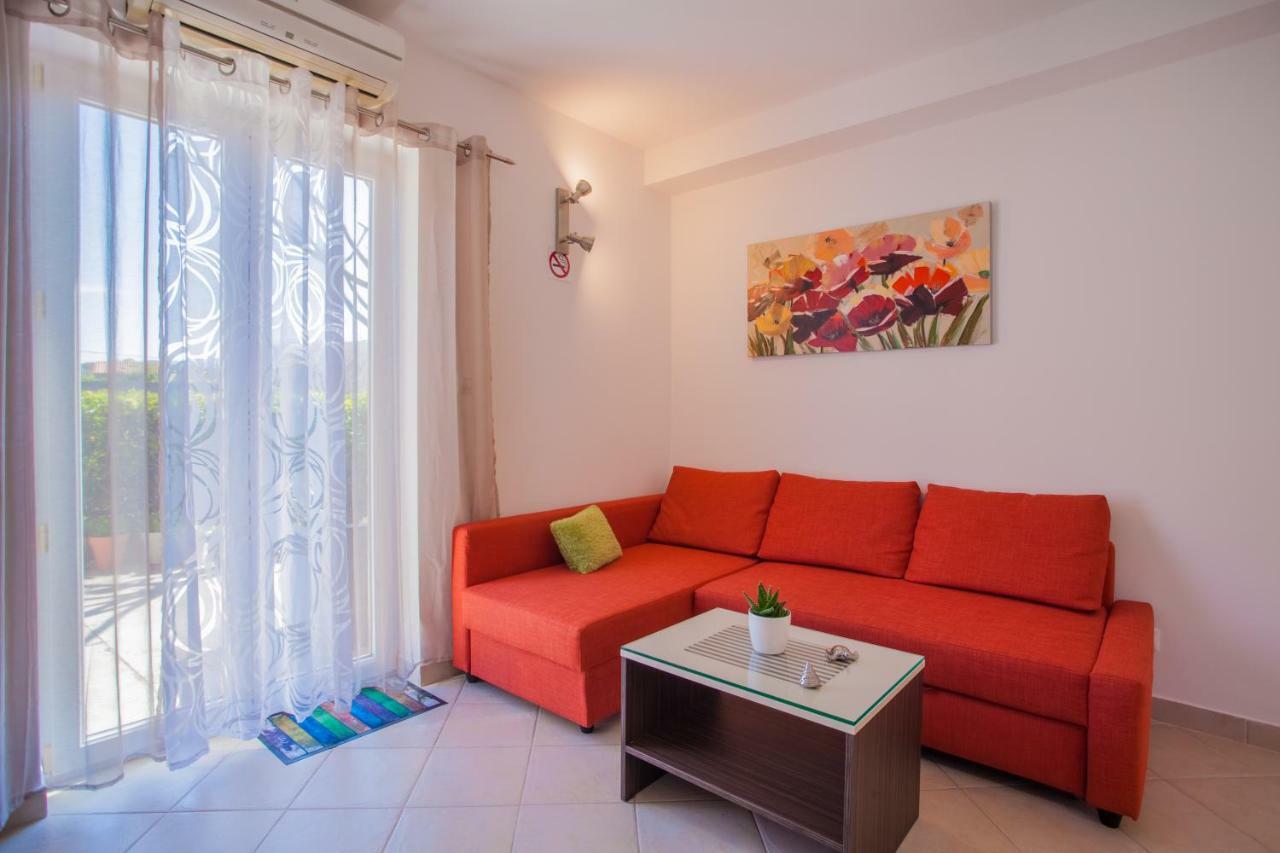 Apartman Madlen Cres Exteriör bild