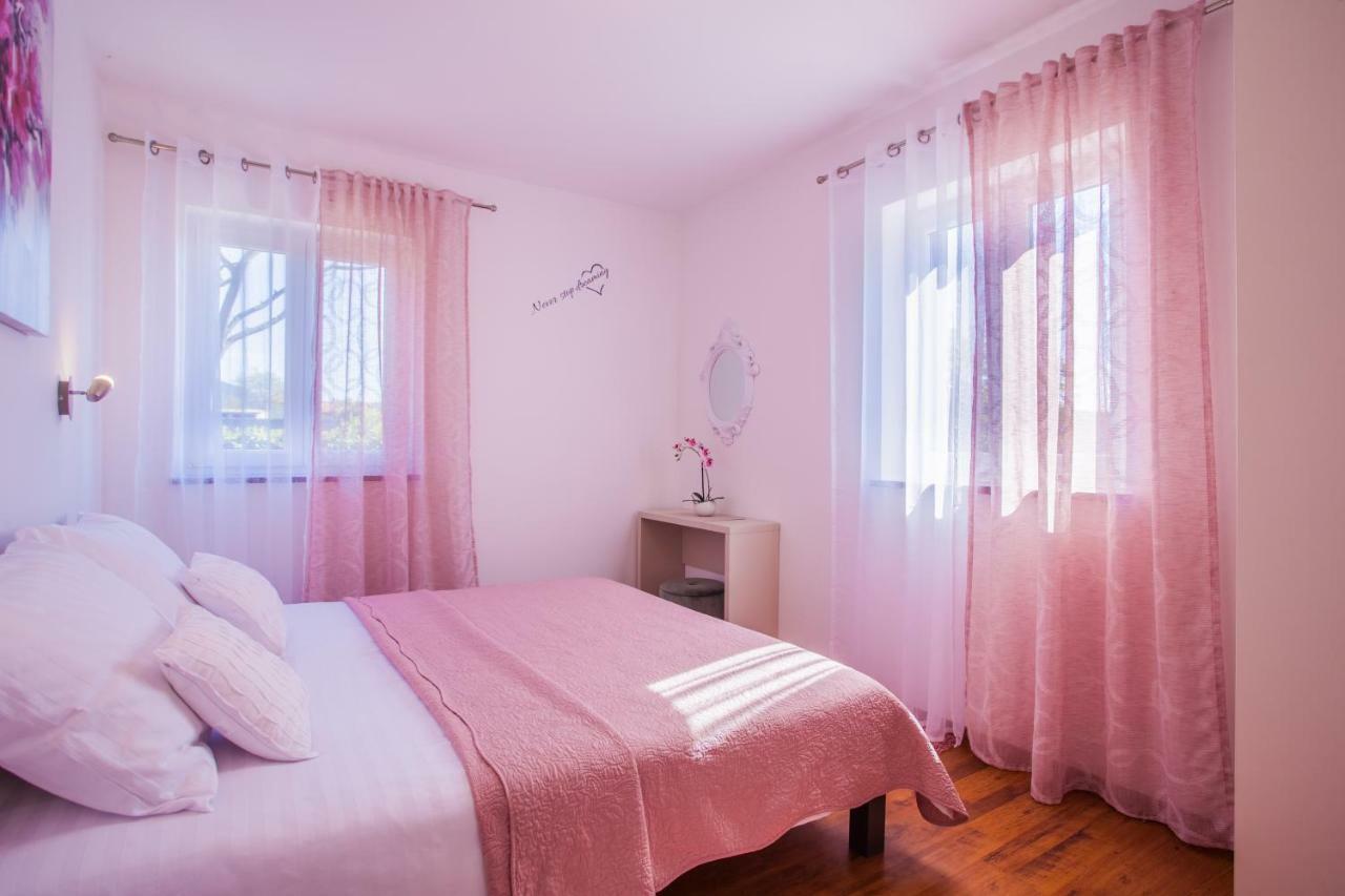 Apartman Madlen Cres Exteriör bild