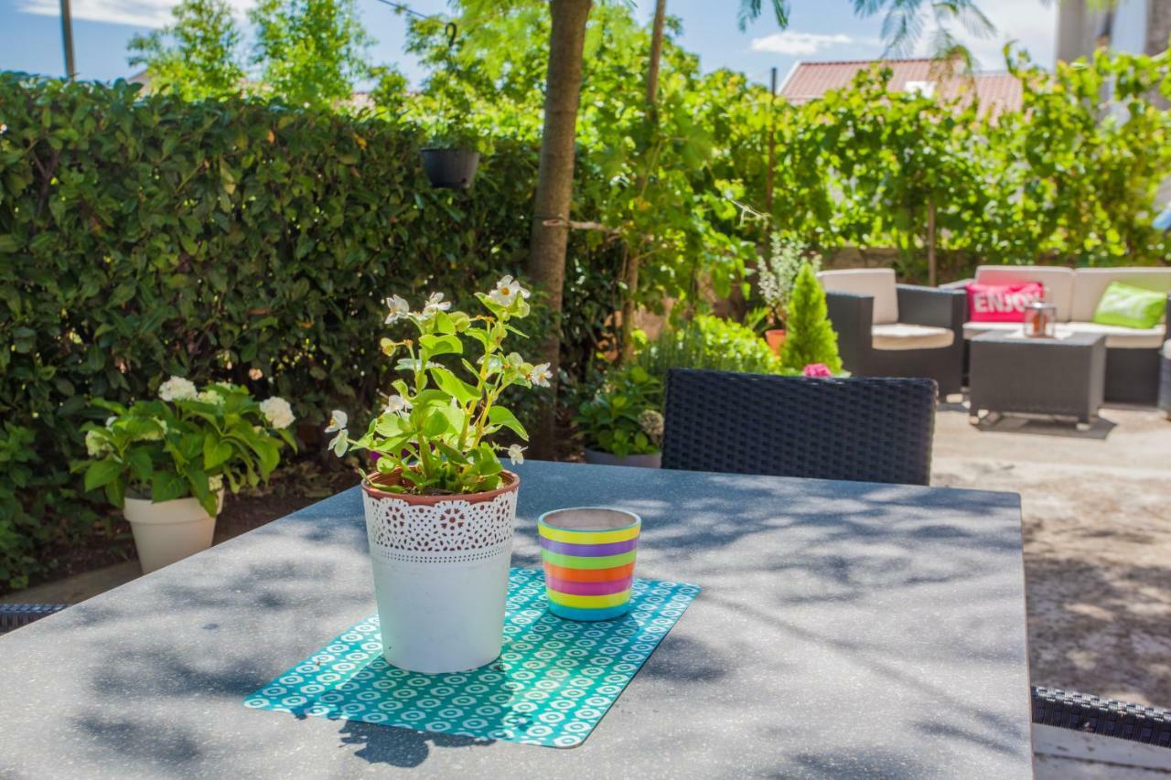 Apartman Madlen Cres Exteriör bild